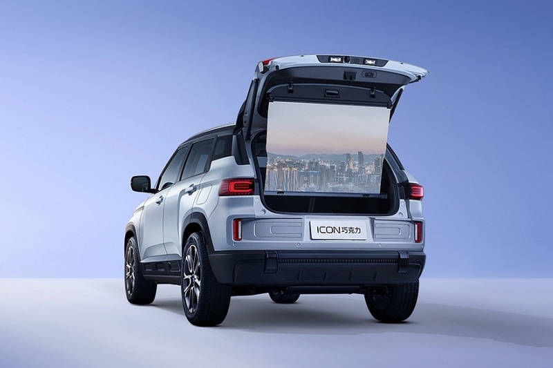 Обновлённый кроссовер Geely Icon: привычные ручки, раздельные экраны и скидки