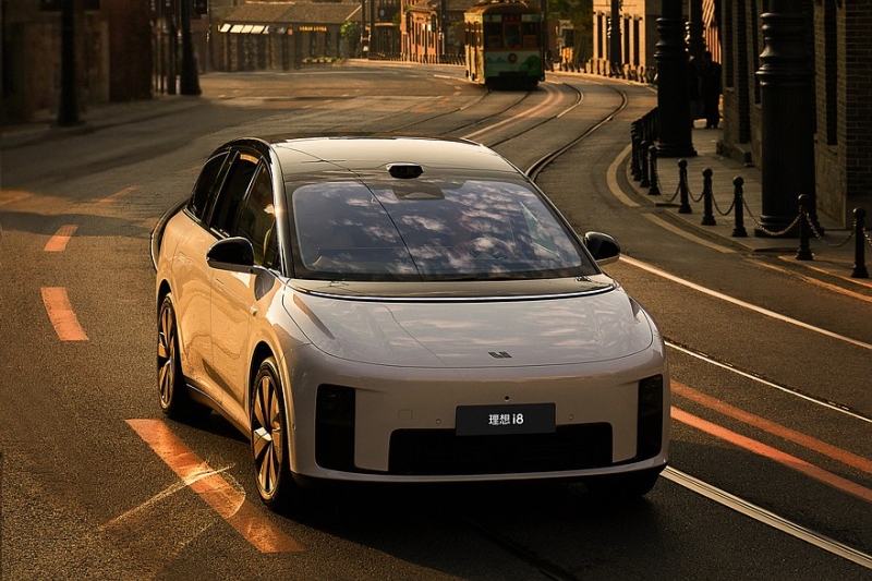 Полноприводный кроссовер Li i8 выходит на рынок: богатые комплектации, вдвое дешевле Model X