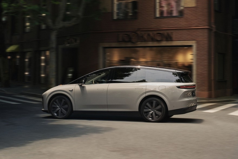 Полноприводный кроссовер Li i8 выходит на рынок: богатые комплектации, вдвое дешевле Model X