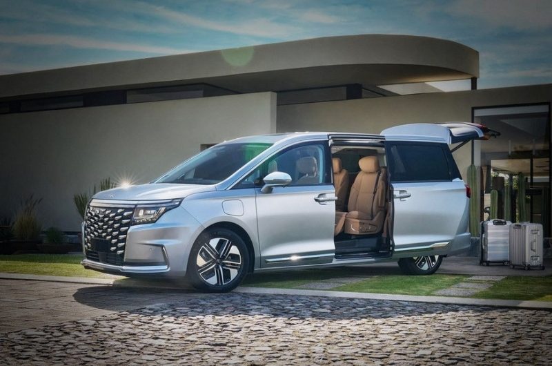 Представлен экспортный минивэн JAC Traveler. В России он появится под маркой Sollers