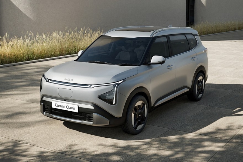 «Престижный» кроссвэн Kia Carens Clavis с другой «начинкой»: продажи начались