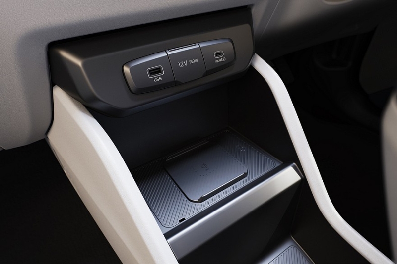 «Престижный» кроссвэн Kia Carens Clavis с другой «начинкой»: продажи начались