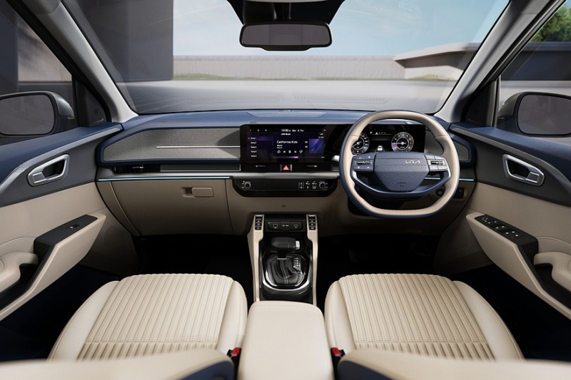 «Престижный» кроссвэн Kia Carens Clavis с другой «начинкой»: продажи начались