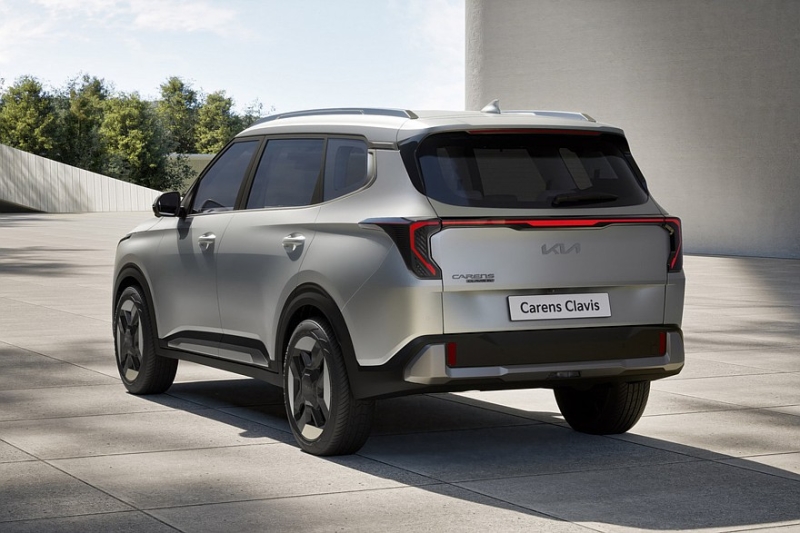 «Престижный» кроссвэн Kia Carens Clavis с другой «начинкой»: продажи начались