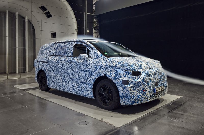 Прошедший ряд испытаний Mercedes-Benz VLE показался на новых фото