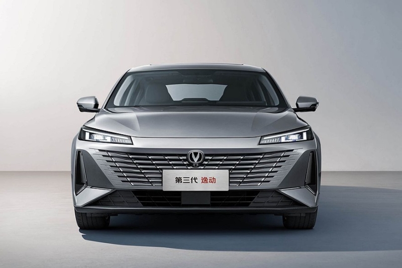 Седан Changan Lamore, который доступен и в России, получил новый салон после рестайлинга