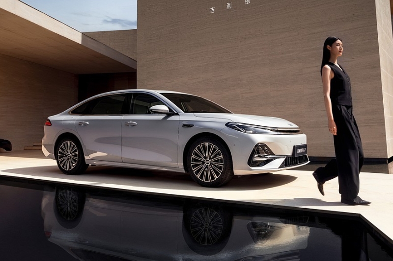 Седан Geely Galaxy A7 выходит на рынок: размером с Toyota Camry, но гораздо дешевле