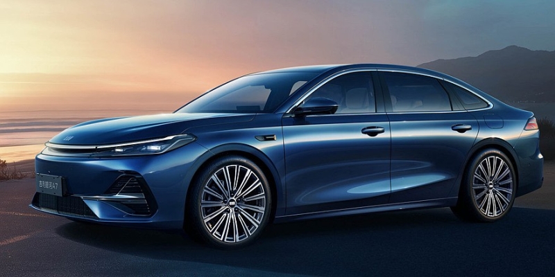 Седан Geely Galaxy A7 выходит на рынок: размером с Toyota Camry, но гораздо дешевле