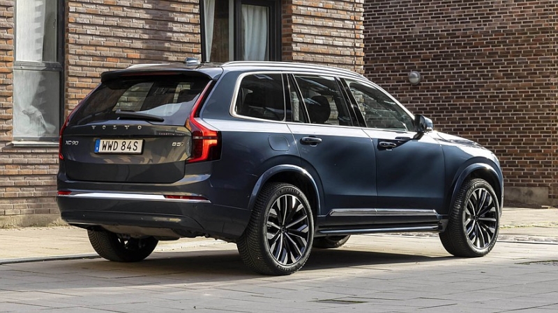 Шведы не готовы отказаться от ДВС: у флагманского кроссовера Volvo XC90 будет новое поколение