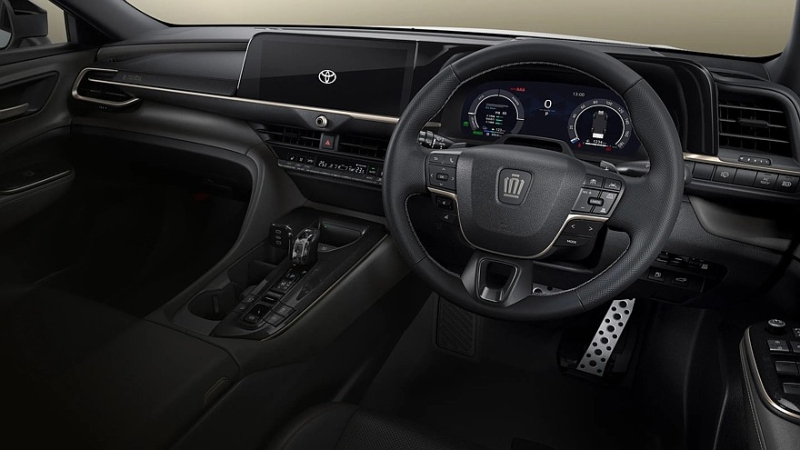 У кроссовера Toyota Crown Sport появилась пара новых версий – базовая и юбилейная