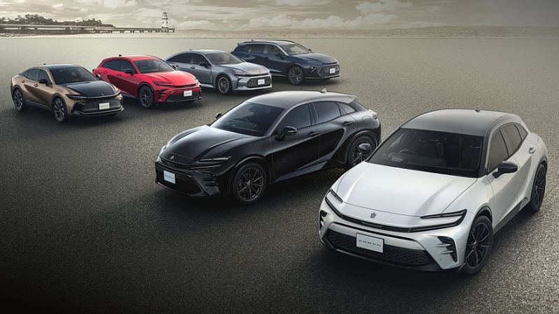 У кроссовера Toyota Crown Sport появилась пара новых версий – базовая и юбилейная