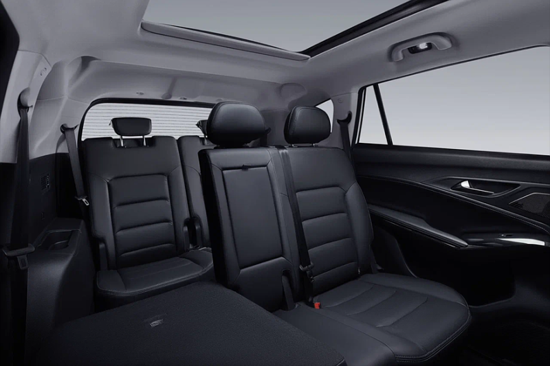 В России стартовали продажи флагманского кроссовера Москвич 8: полный прайс-лист