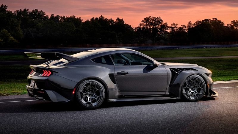 Ford Mustang GTD Liquid Carbon: облегчённая версия самого быстрого в истории пони-кара