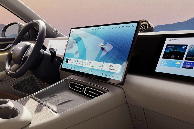 Кроссовер Exeed Sterra E05 на базе Exeed TXL показал свой интерьер: три экрана вместо табло