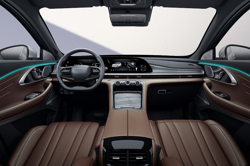 Кроссовер Exeed Sterra E05 на базе Exeed TXL показал свой интерьер: три экрана вместо табло