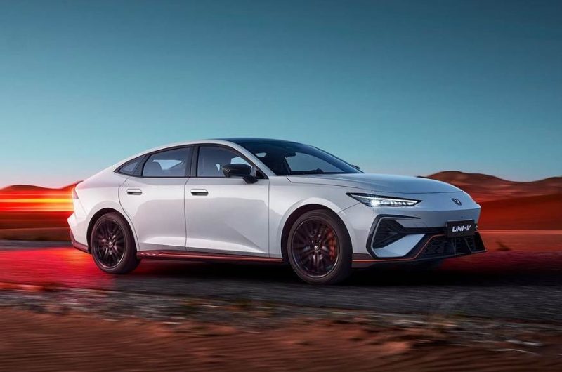 Новый Changan Uni-V выходит на рынок: перекроенный салон и более мощные моторы