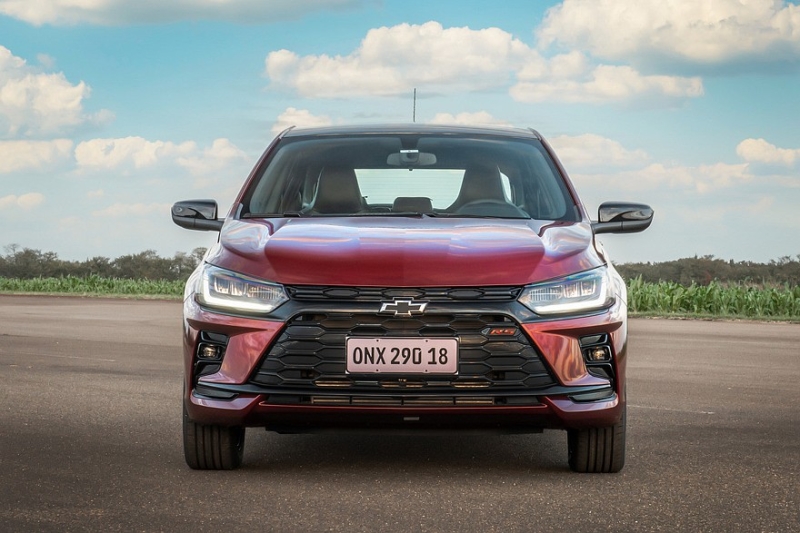 Обновлённый Chevrolet Onix: «живые» фото, подешевевшая база и другие уточнения