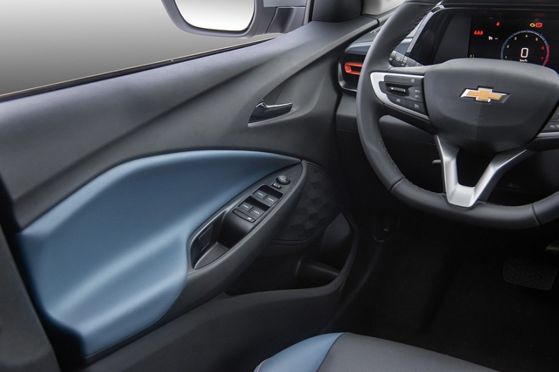 Обновлённый Chevrolet Onix: «живые» фото, подешевевшая база и другие уточнения