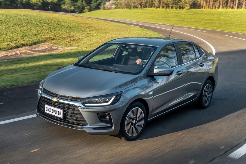 Обновлённый Chevrolet Onix: «живые» фото, подешевевшая база и другие уточнения