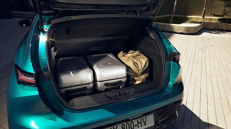 Обновлённый Peugeot 308: двухэтажные фары без подтёков и технические доработки