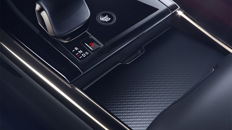 По цене суперкара: представлен самый дорогой в гамме Range Rover Sport SV Carbon