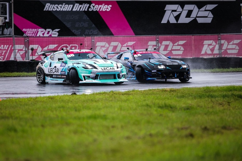 Тимофей Добровольский в сложнейших условиях одержал дебютную победу в RDS GP на «Красном кольце»