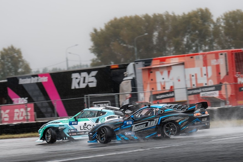 Тимофей Добровольский в сложнейших условиях одержал дебютную победу в RDS GP на «Красном кольце»