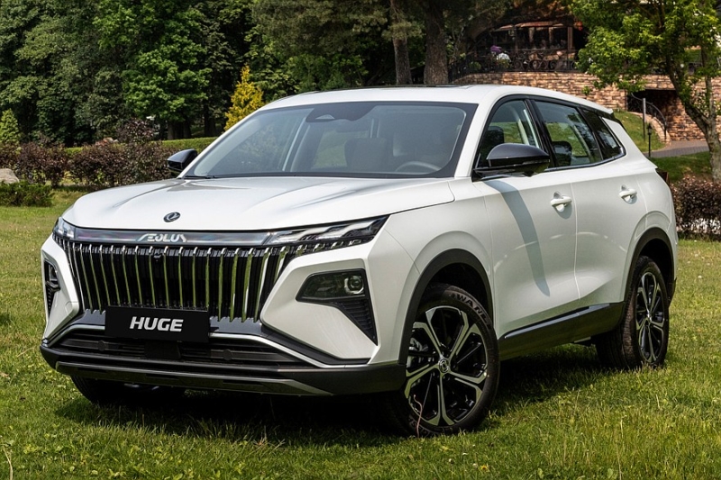 В России стартовали продажи флагманского кроссовера Dongfeng Huge