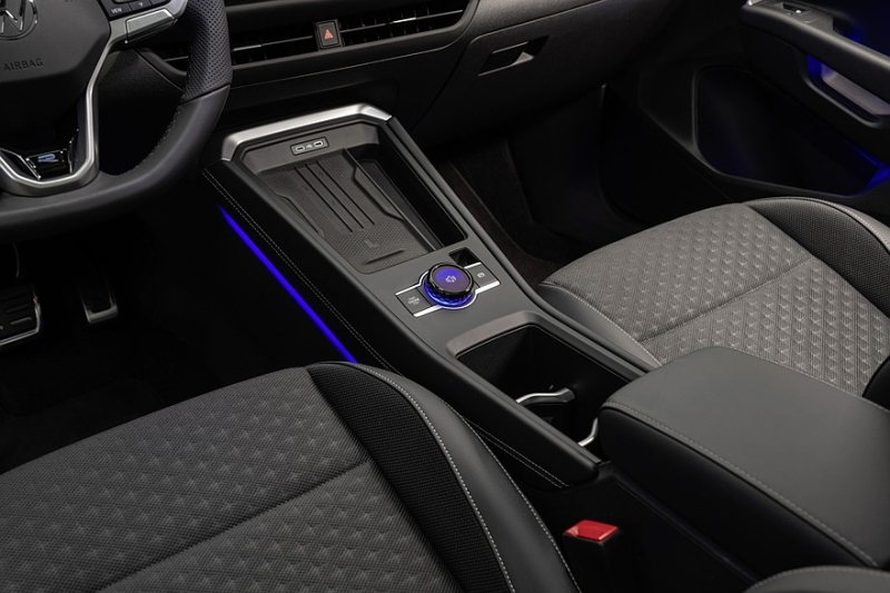 Volkswagen рассекретил кроссовер T-Roc нового поколения, цена известна