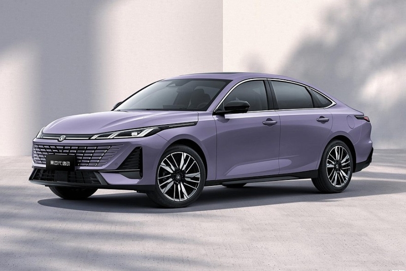 Changan Eado, он же Lamore или Uni-L: седан с новым салоном доступен сразу со скидками