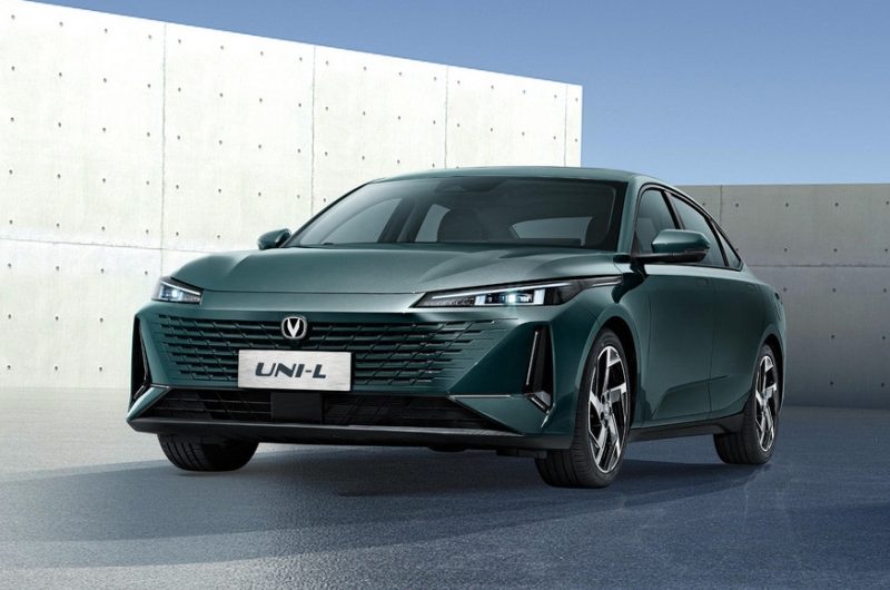 Changan превратил Uni в отдельный бренд для России и расширил его гамму за счёт седана