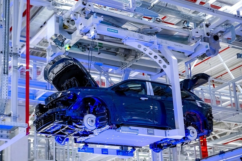 Чисто, зелено, солнечно: BMW показала завод, на котором будут собирать новый BMW iX3