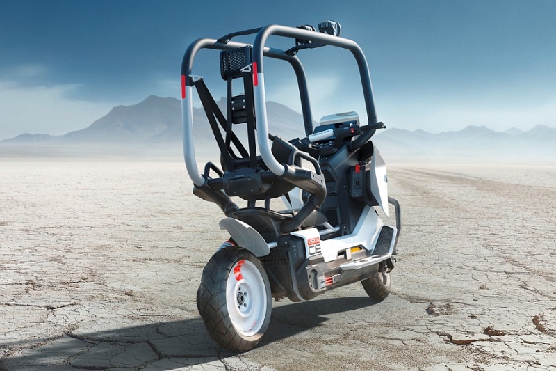 Давай опять попробуем без шлема: BMW представила новый скутер с крышей