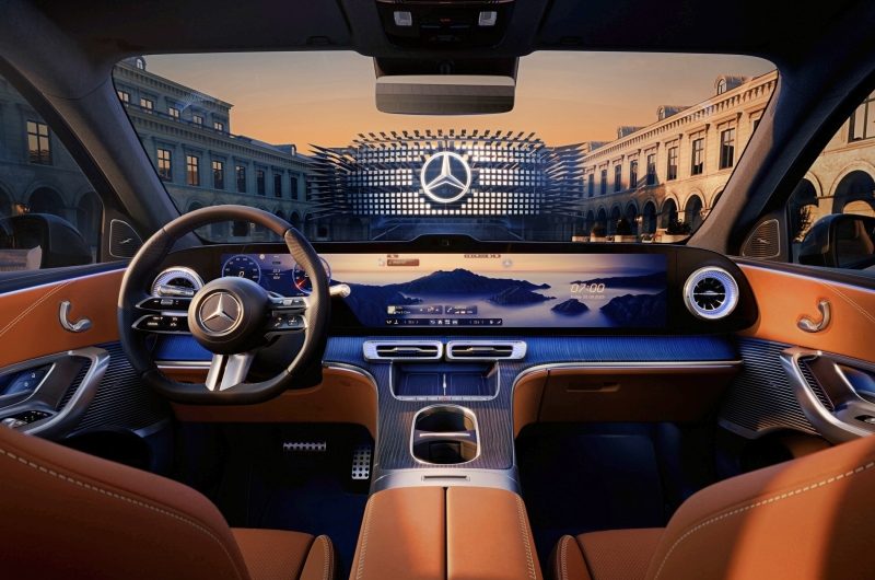 Экранная чума продолжает пожирать Mercedes-Benz: раскрыт салон нового GLC