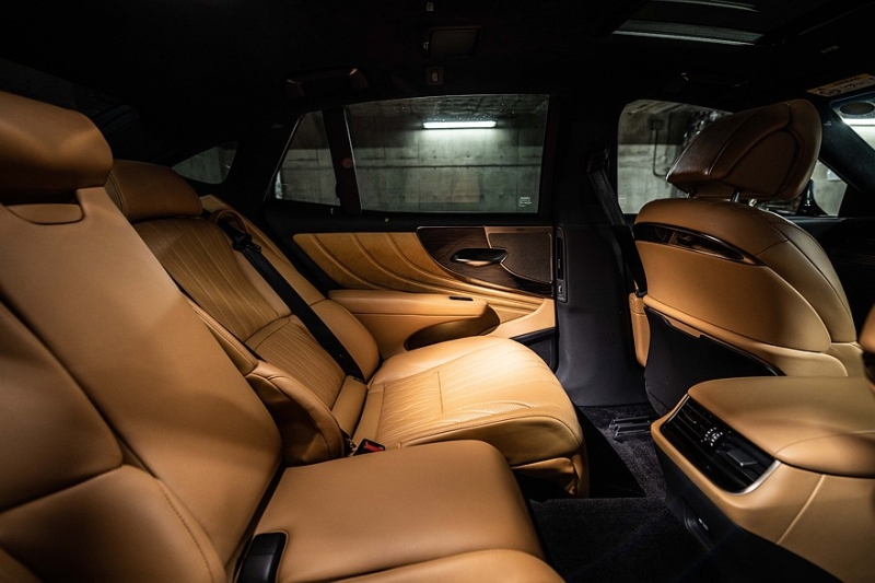 Флагманский седан Lexus LS получил скромные обновки, цены известны