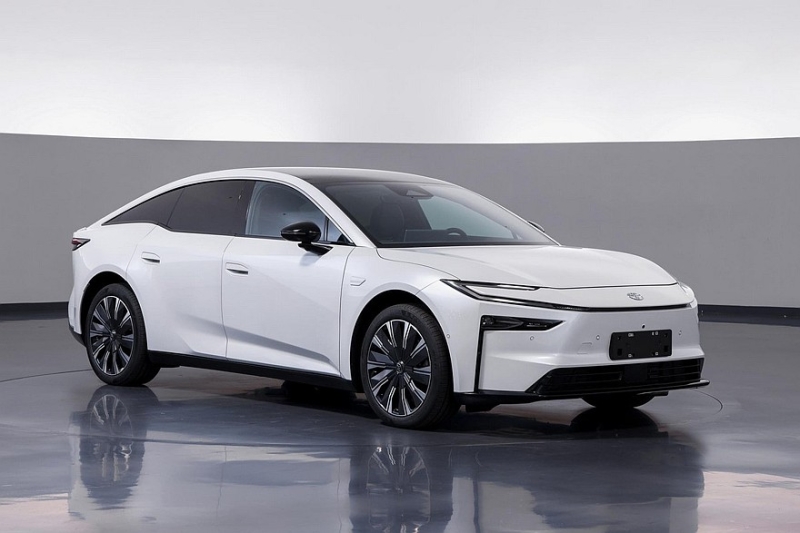 Флагманский седан Toyota bZ7 готовится к старту продаж: новые фото и подробности