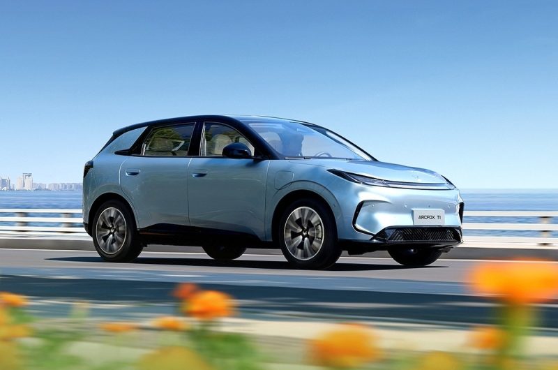 Хэтчбек Arcfox T1 размером с VW Golf выходит на рынок по цене Лады Гранты