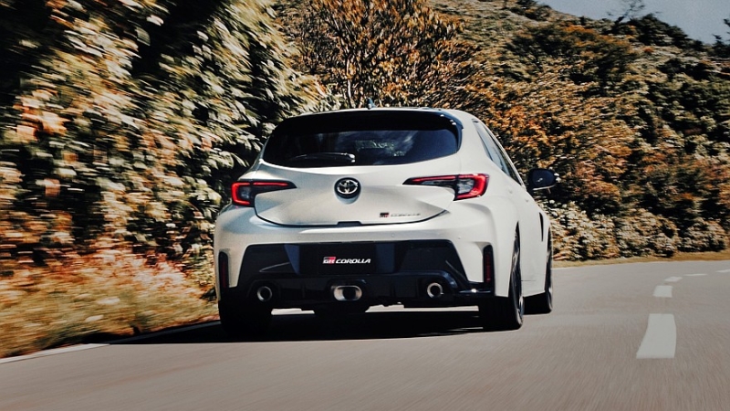 Хот-хэтч Toyota GR Corolla опять доработан: больше клея, воздуха и басов