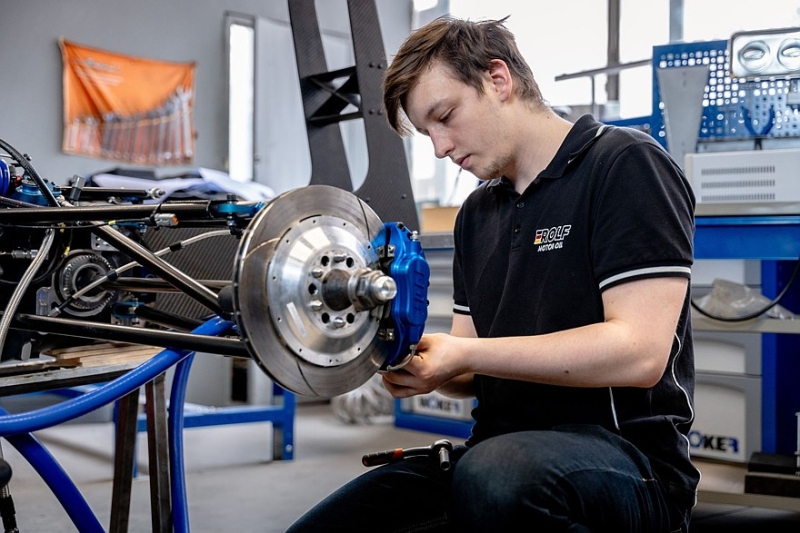 Инженеры и студенты Московского Политеха раскрывают секреты создания спортпрототипа FDR12