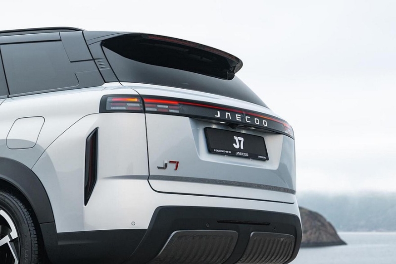 Jaecoo J7 с дизайном в стиле Range Rover Evoque и новым мотором: цены в России