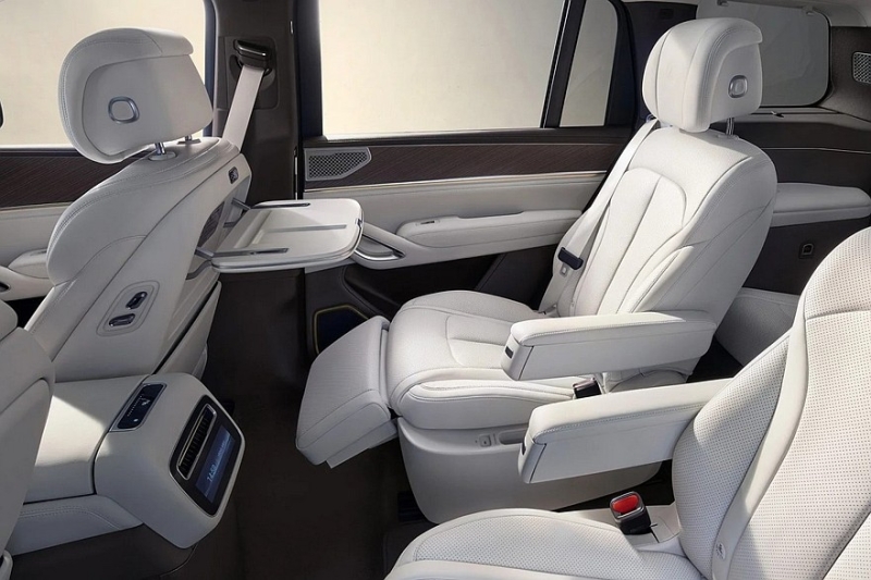 Кроссовер Denza N8L от BYD: первое фото салона и дата премьеры