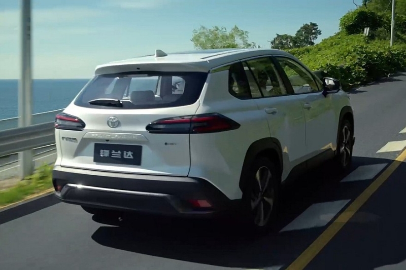 Кроссовер Toyota Frontlander после рестайлинга отдалился от Corolla Cross