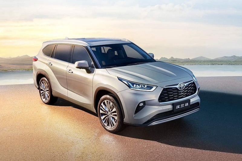 Кроссовер Toyota Highlander получил новый интерьер, но пока не для всех рынков