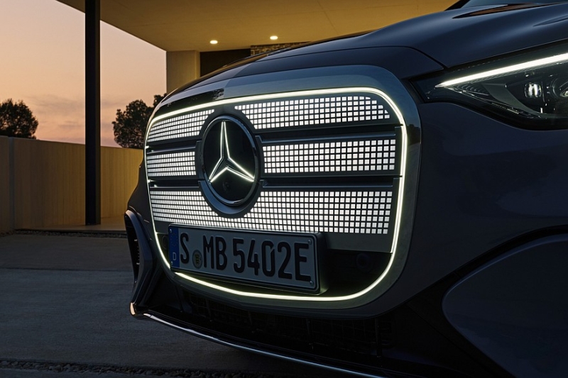 Mercedes-Benz GLC with EQ Technology: 800 вольт, пиксельный «гриль» и фоторамка в «базе»