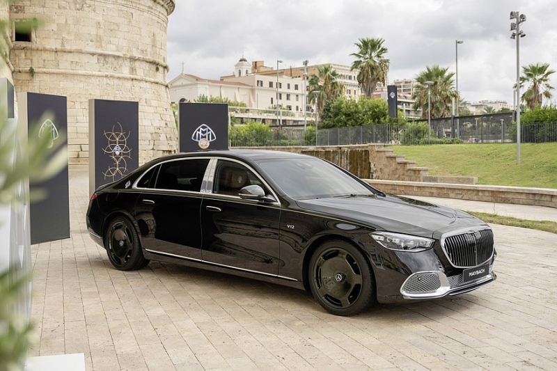 Mercedes-Maybach S-Class обзавёлся спецверсией V12 Edition с декором из золота