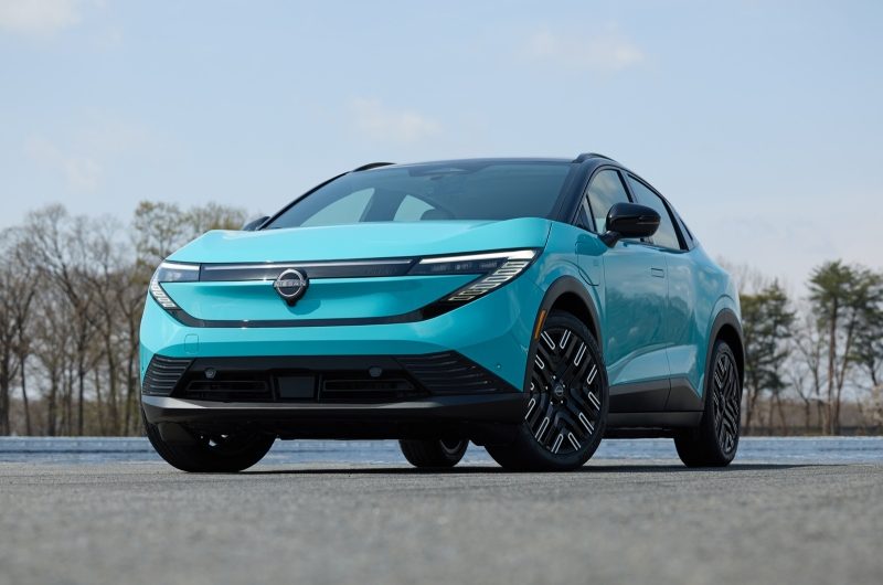 Nissan временно сокращает производство нового кроссовера Leaf