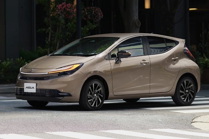 Обновлён хэтч Toyota Aqua: облик в стиле старших моделей и расширенный список оборудования