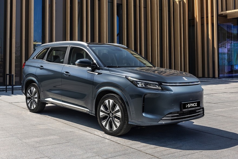 Обновлённый кроссовер Evolute i-Space: оснащение и цены