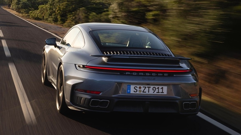 Обновлённый Porsche 911 Turbo S: гибридные 711 л.с., масса 1740 кг и 2,5 с до «сотни»