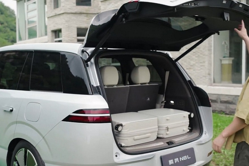 Представлен кроссовер Denza N8L от BYD: младший, но не менее роскошный